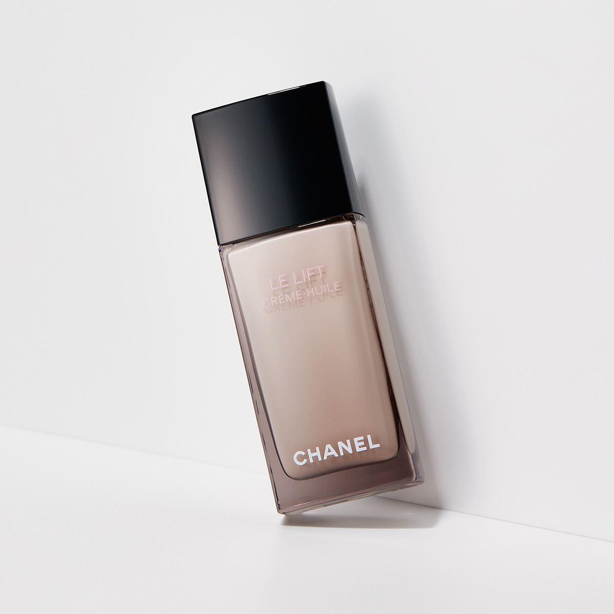 LL クレーム ユイル 50ml  19,800／Chanel（シャネル）