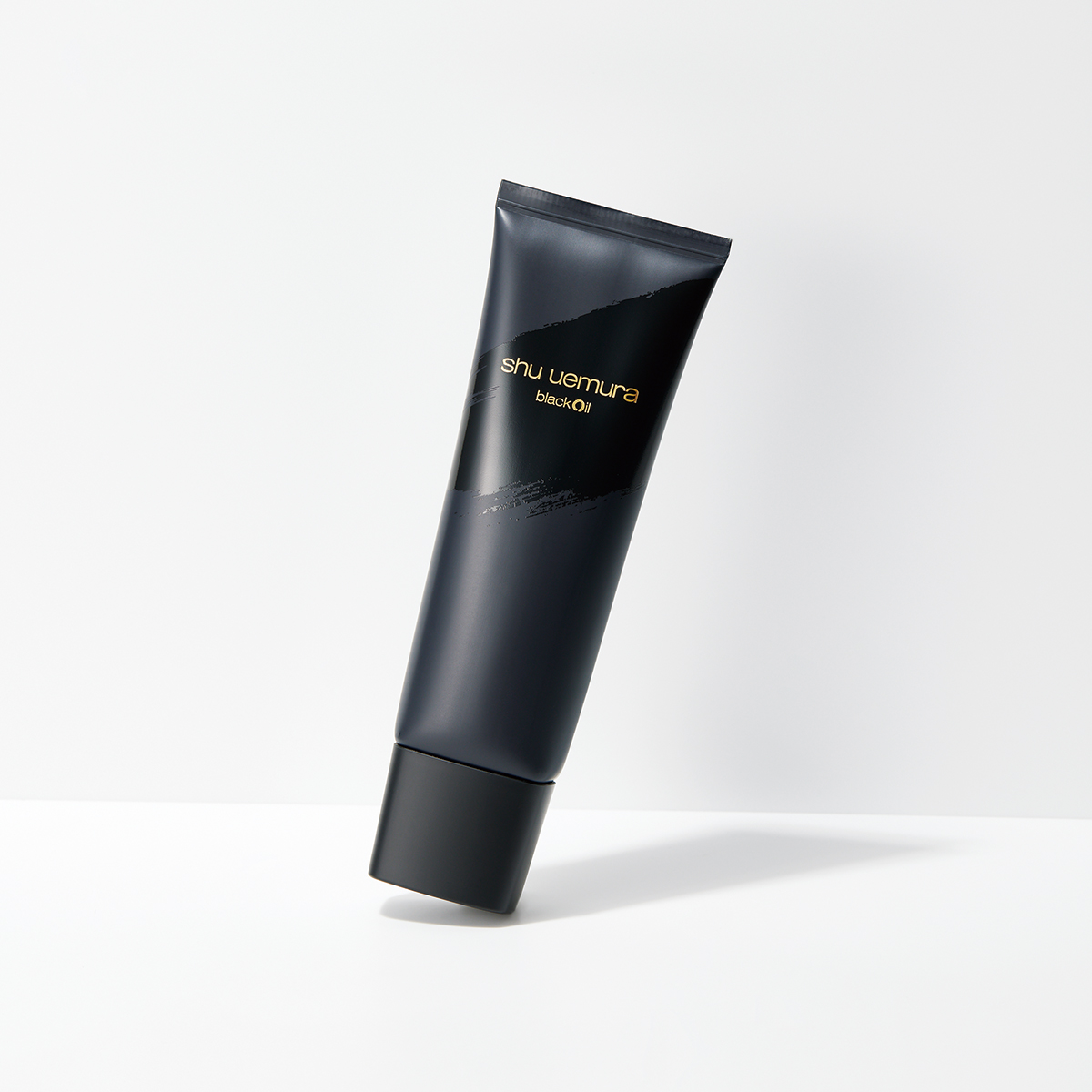 ブラック フレッシュ フォーミング マッド 125ml ¥6,270/Shu Uemura(シュウ ウエムラ)
