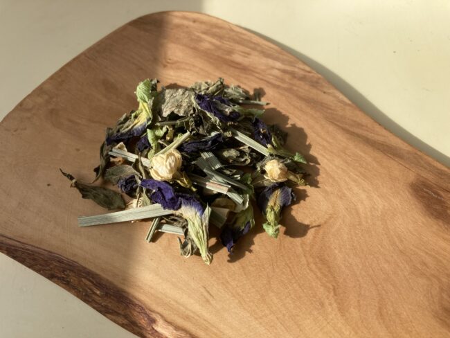 「ブルーバタフライ」の茶葉。