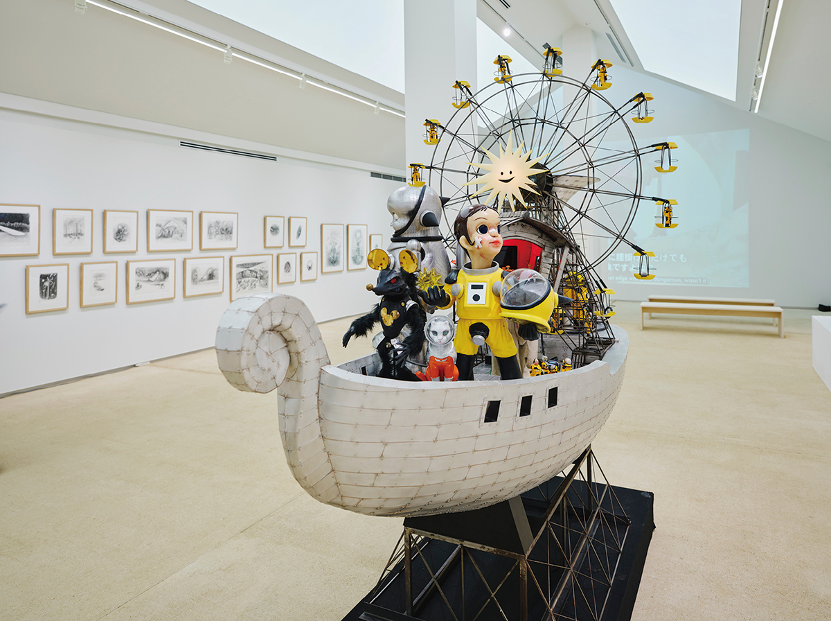 展示風景より『ラッキー・ドラゴン構想模型』。1954年、ビキニ環礁の水爆実験で被ばくした「第五福竜丸」がモチーフの船に『トらやん』とその仲間たちが乗り込む。　Photo：Takashi Kawashima