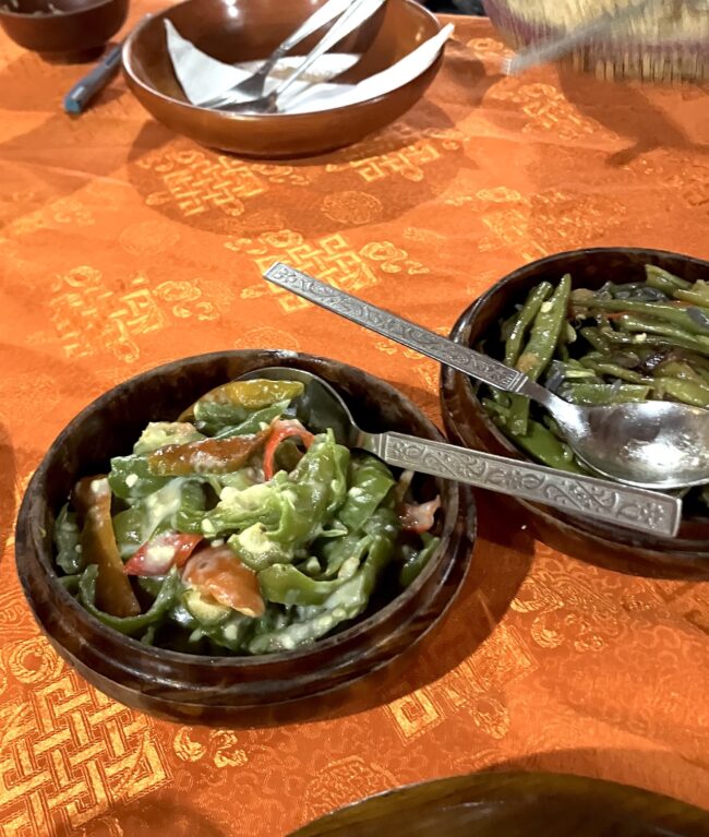 ブータン名物の唐辛子とチーズの煮込み「エマダツィ」です