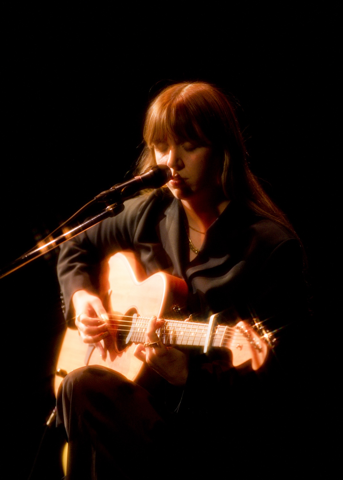 3月のアルバムリリース時にはプロモーションで来日。メディア向けショーケースでライブパフォーマンスを行った。