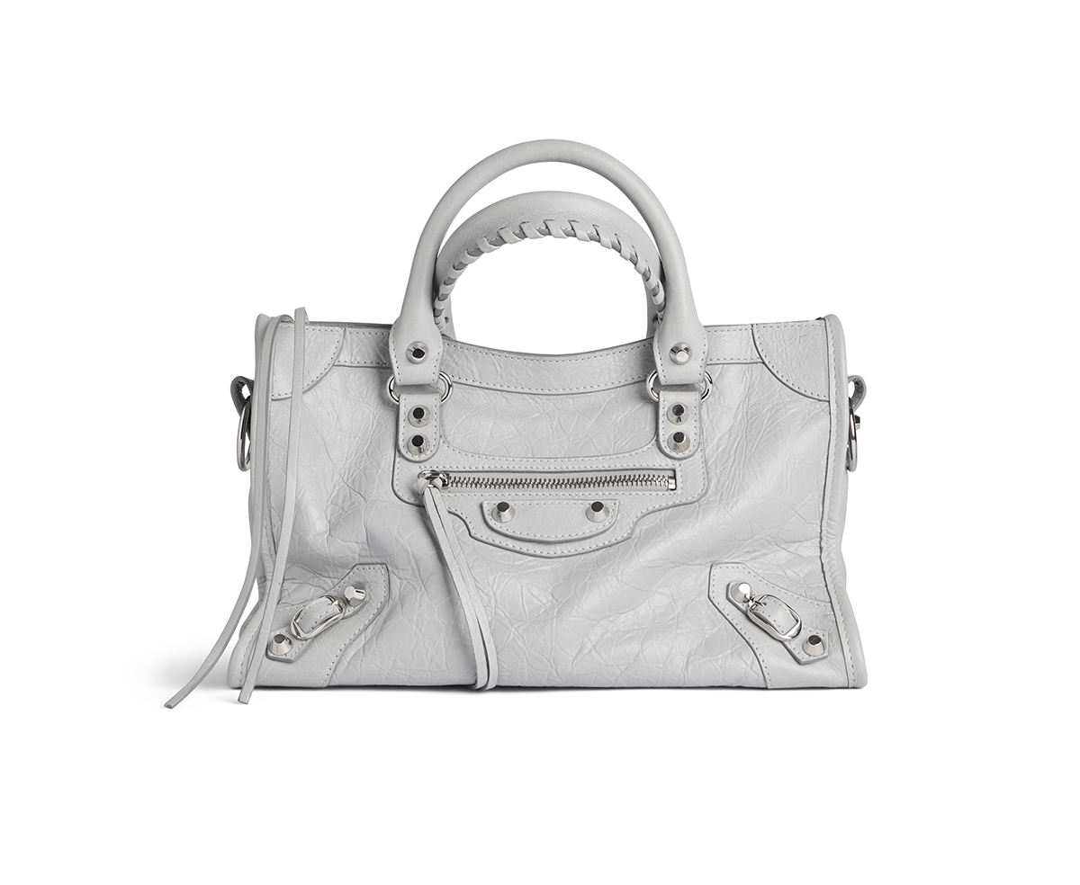バッグ（W30×H19×D10cm）￥341,000（予定価格）／Balenciaga（バレンシアガ クライアントサービス 0120-992-136）