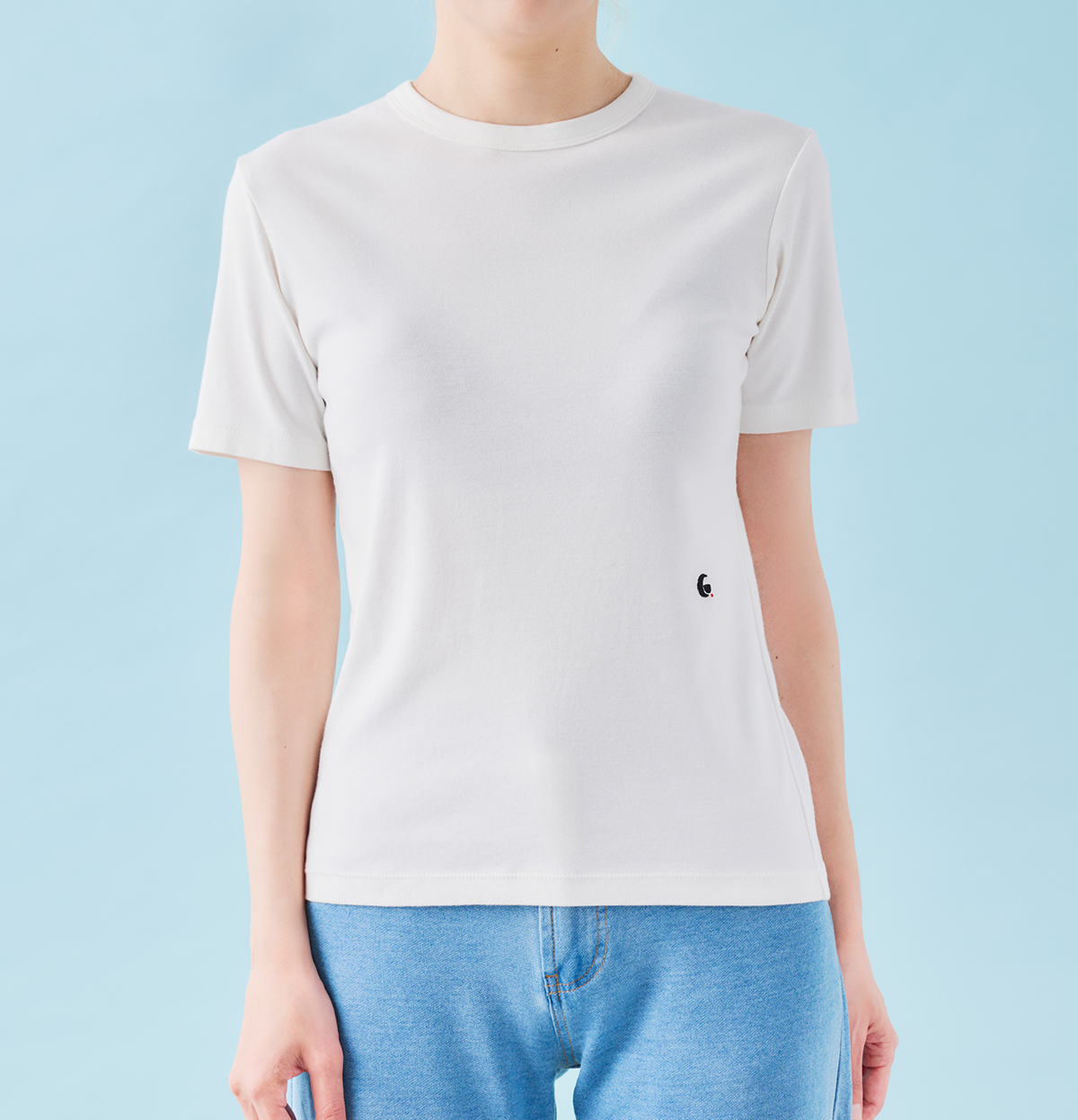 Tシャツ¥12,100/Girls Department Club(ガールズデパートメントクラブ http://gdclub.base.shop)