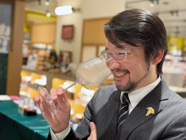 コワモテに見えてとっても気さく。ソムリエ店長こと沼田英之さん