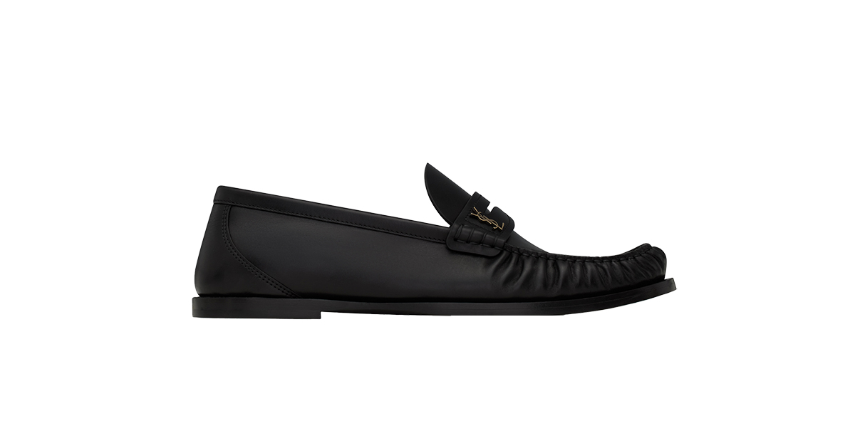 ローファー（ヒール0.5cm）￥154,000／Saint Laurent by Anthony Vaccarello（サンローラン クライアントサービス 0120-95-2746）