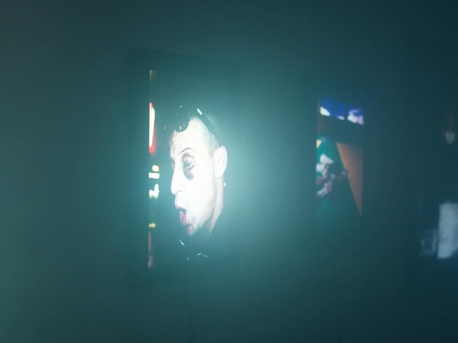 「FACE TO FACE」（後光、2024）展示風景