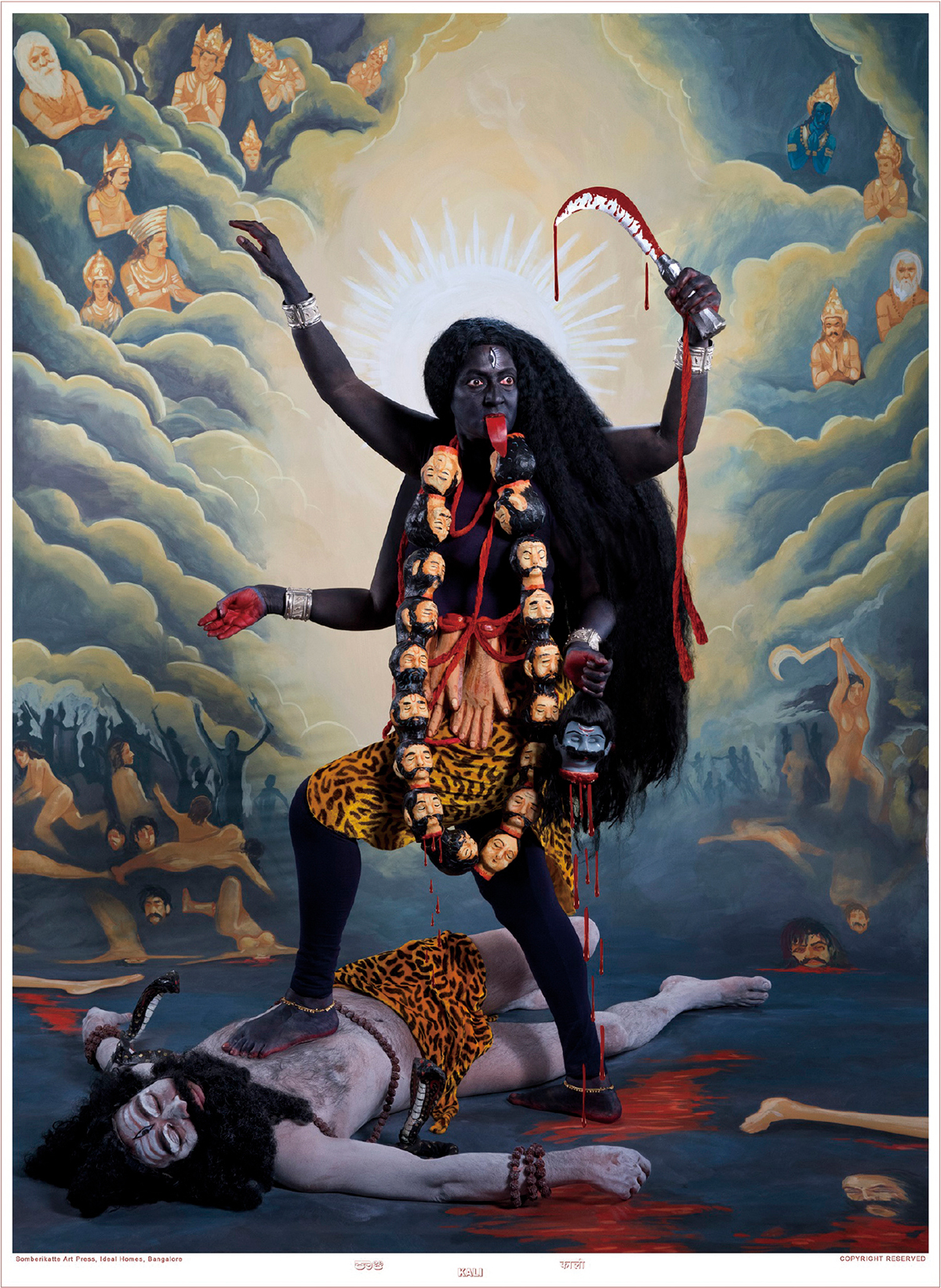 「母なるインド」より。戦いの女神カーリーが大英帝国の暗喩である白いシヴァ神を征圧した様子を演じた作品。『Kali （after 1908 Calcutta Art Studio print）』2014年　© Pushpamala N