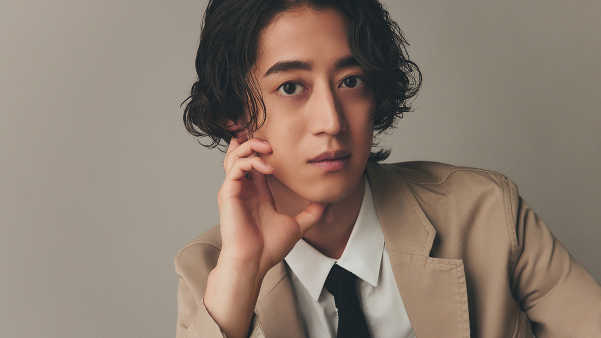 速報】音楽家・角野隼斗が『Numéro TOKYO』10月号に初登場！ 即興演奏