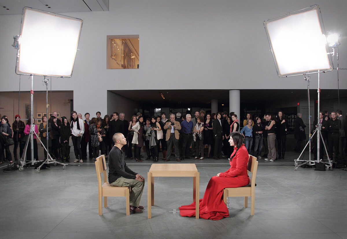マリーナ・アブラモヴィッチ 《アーティスト・イズ・プレゼント》 2010年 ニューヨーク近代美術館（MoMA） Marina Abramović, The Artist Is Present, 2010 Performance 3 months The Museum of Modern Art, New York, NY Photo: Marco Anelli Courtesy of the Marina Abramović Archives