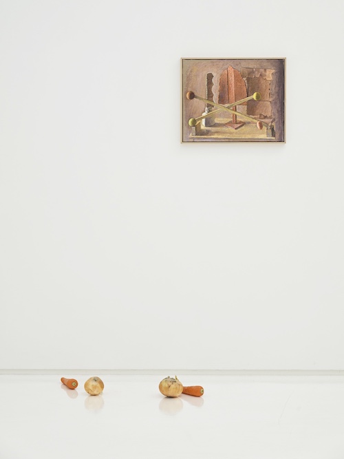 千葉正也, 絵画と野菜 #20(スコップ、土の匂い), 2025, oil on canvas, panel, vegetable, 35x43cm Copyright the artist, Courtesy of ShugoArts, Photo by Shigeo Muto