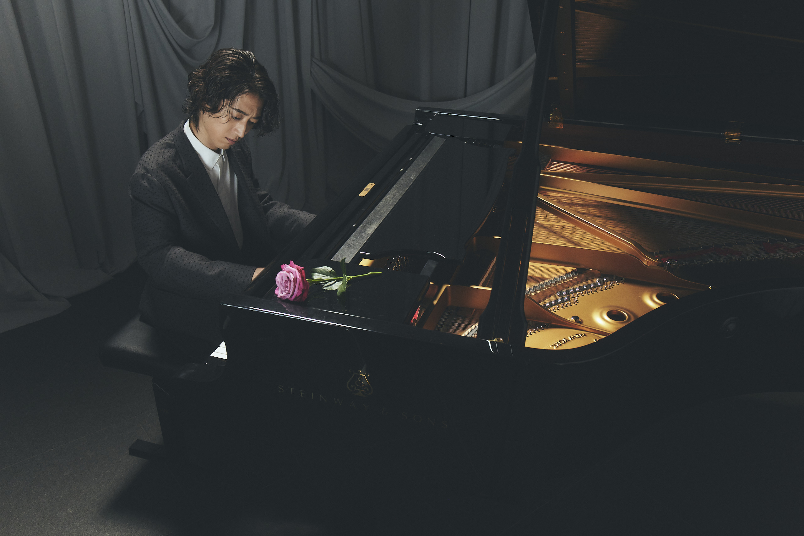 ジャケット¥490,000　シャツ¥110,000 パンツ¥240,000（参考価格）／すべてDior（クリスチャン ディオール）