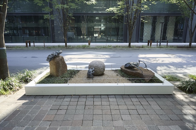 佐藤正和重孝 日本 『Symbiosis(共生)』2025 石、ブロンズ