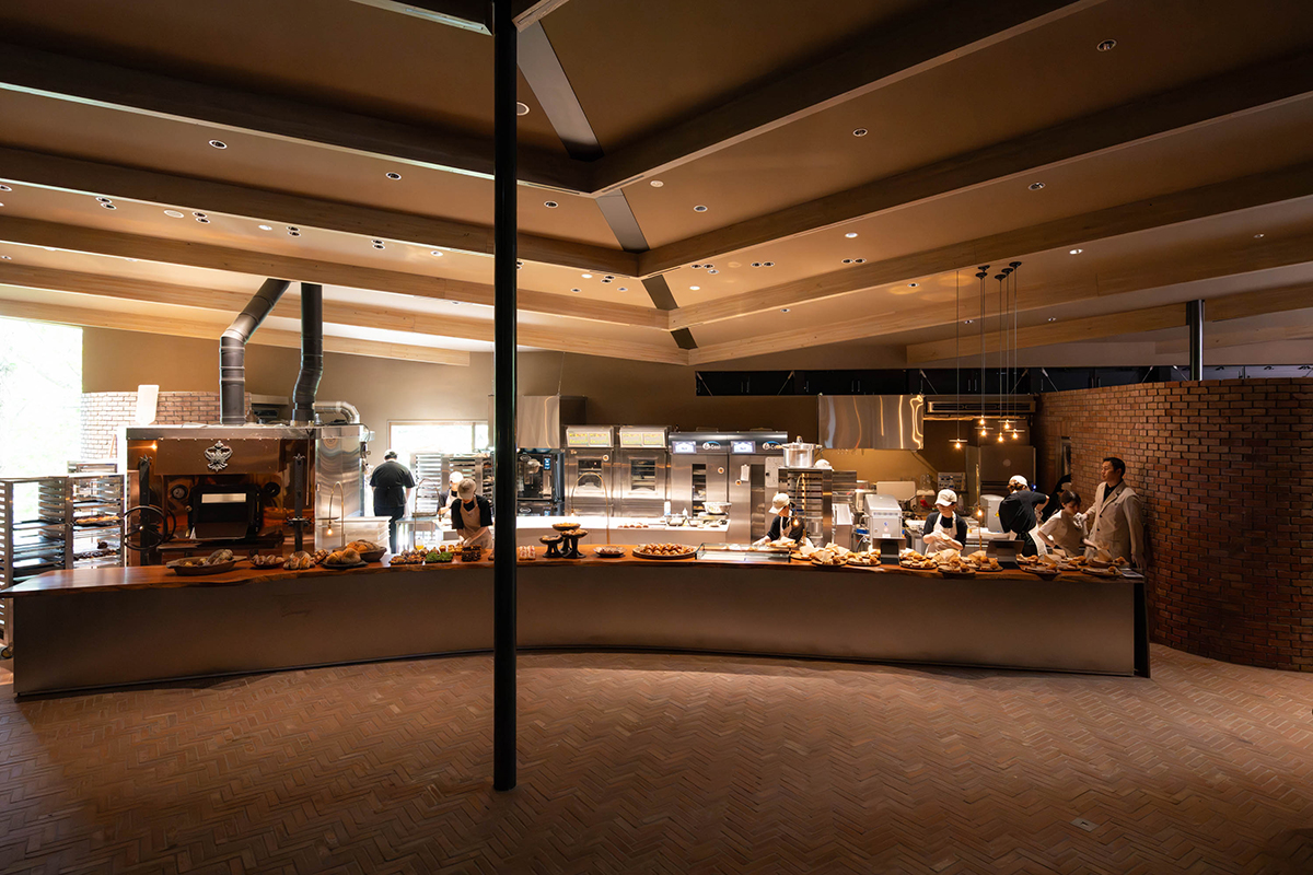 広々としたカウンター