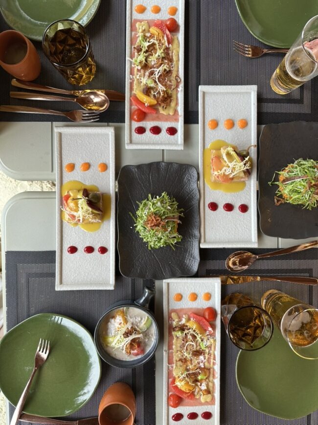 新鮮なお魚のカルパッチョなど、彩り豊かなディッシュが並ぶ