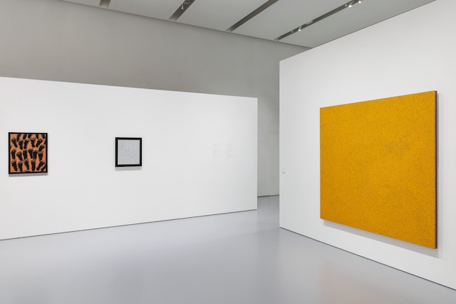 YAYOI KUSAMA ーINFINITY ー SELECTED WORKS FROM THE COLLECTION エスパス ルイ・ヴィトン大阪での展示風景(2025年)Courtesy of the artist and Fondation Louis Vuitton, Paris Photo credits: Jérémie Souteyrat / Louis Vuitton