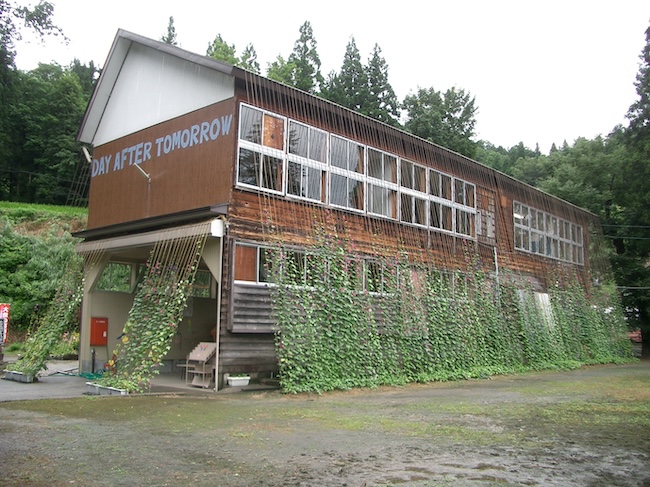 「明後日新聞社文化事業部」（2003-）  2003年の様子　写真提供：HIBINO SPECIAL　