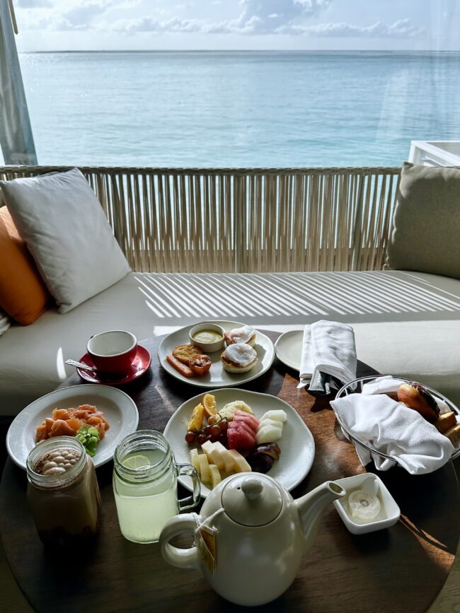 移動日の朝食はゆっくりお部屋でいただきました(別料金になります)