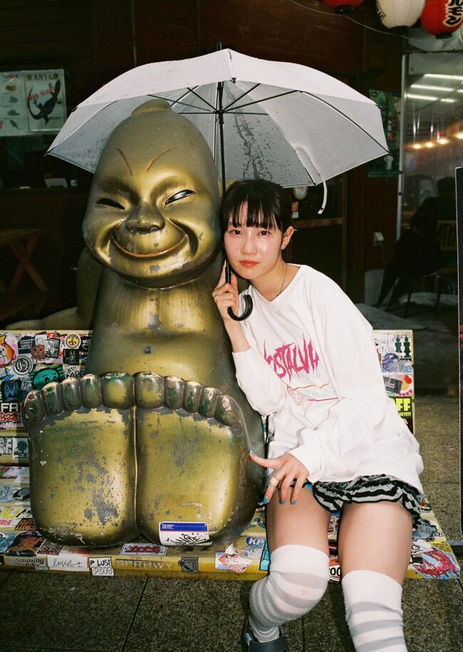 アメリカで生まれ、大阪で育ったユニークな神様”ビリケンさん”と Photo by Keiichi Nitta