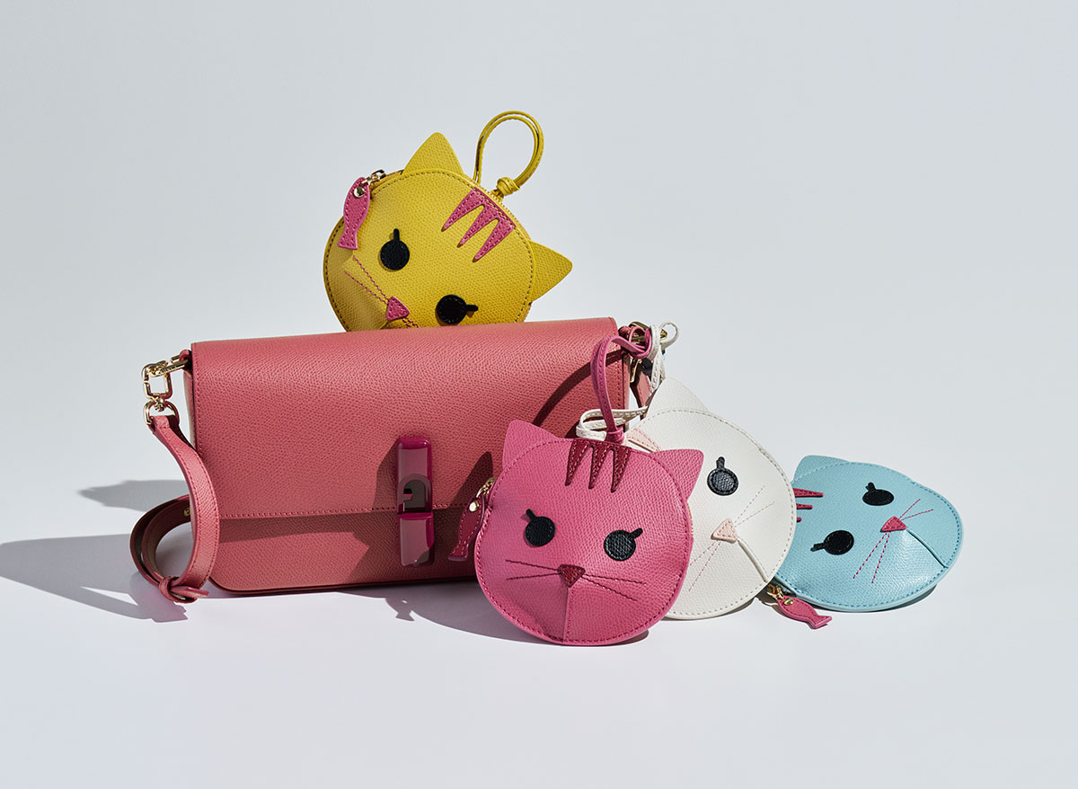 「MIMI コインケースチャーム」（H11.4xW11.8cm）各¥19,800 ※ブラックも展開あり