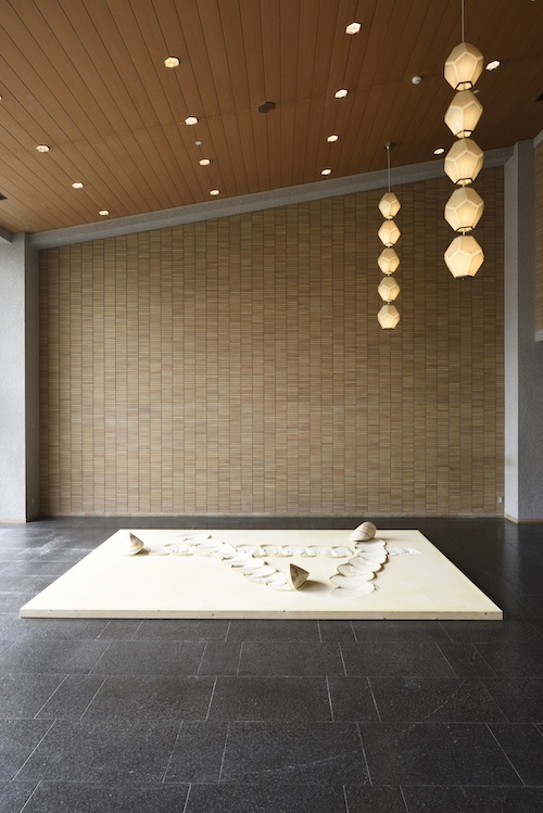 国際芸術祭「あいち2025」 展示風景 エレナ・ダミアーニ『レリーフⅢ』 2025 ©︎ 国際芸術祭「あいち」組織委員会 撮影:怡土鉄夫