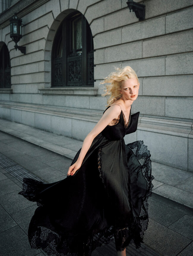 ドレス￥1,457,500　ビスチェ￥426,800／ともにLouis Vuitton（ルイ・ヴィトン クライアントサービス）