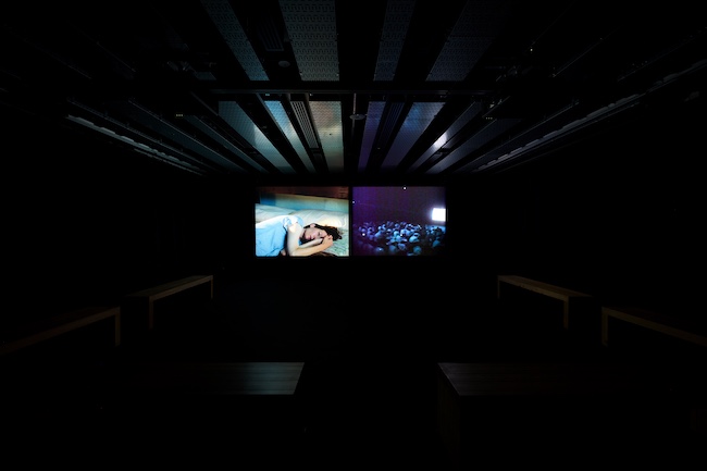 sakamotocommon OSAKA 1970/2025/大阪/坂本龍一」VS.、2025年 坂本龍一 + アピチャッポン・ウィーラセタクン『async–first light』2017年 アピチャッポン・ウィーラセタクン『Durmiente』2021年 ©2025 KAB Inc., VS. Joint Partnership 撮影:浅野豪