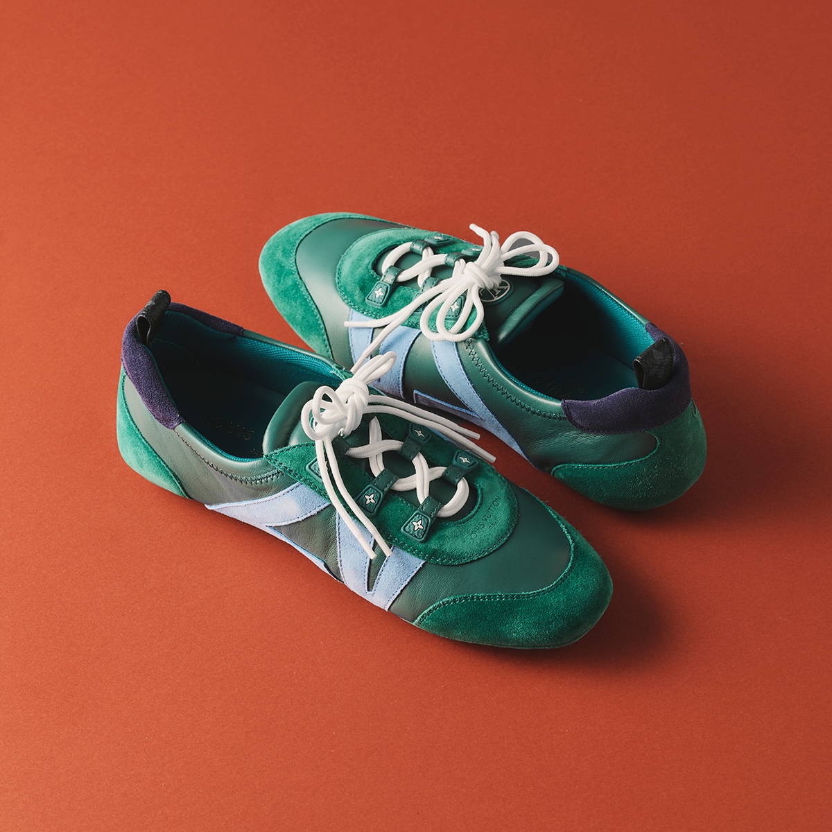 スニーカー￥165,000／Louis Vuitton（ルイ・ヴィトン クライアントサービス 0120-00-1854）