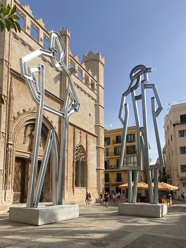 ジュリアン・オピー 『La Llotja, Palma.』 (2024年)