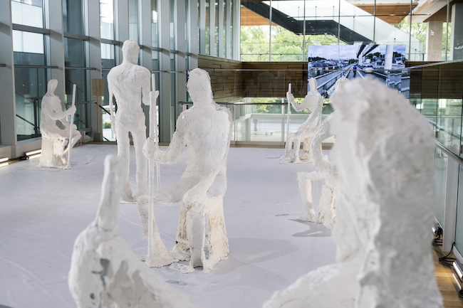 高嶺 格『脱皮的彫刻』　提供：千葉国際芸術祭実行委員会／撮影：ただ（ゆかい）