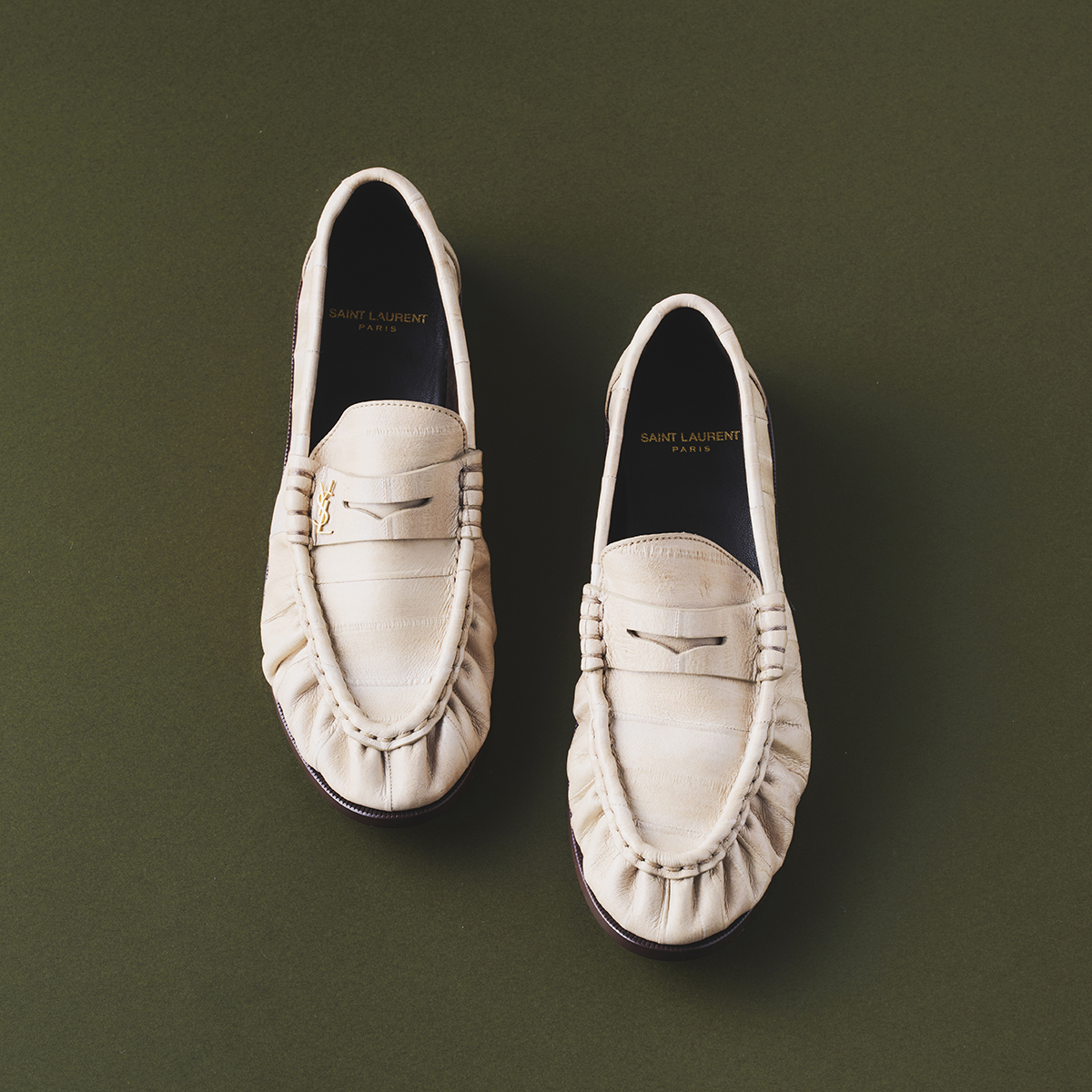 ローファー￥209,000／Saint Laurent by Anthony Vaccarello（サンローラン クライアントサービス 0120-95-2746）