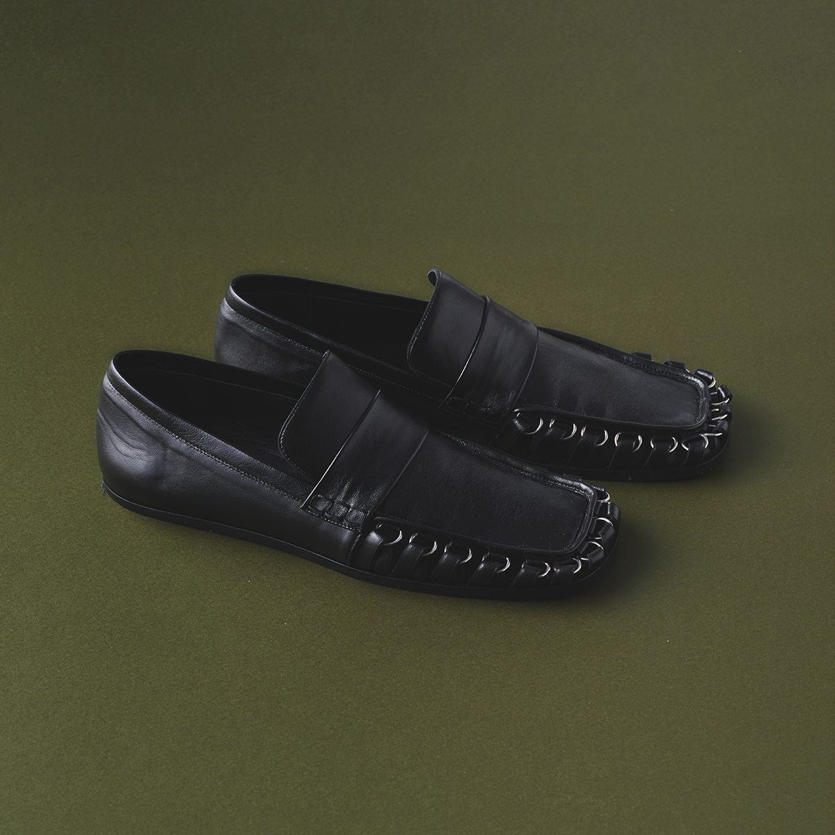 ローファー￥242,000／Jil Sander（ジルサンダージャパン 0120-998-519）