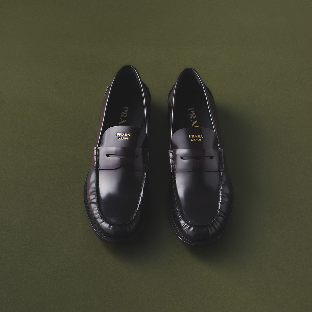 ローファー￥181,500 予定価格／Prada（プラダ クライアントサービス 0120-45-1913）