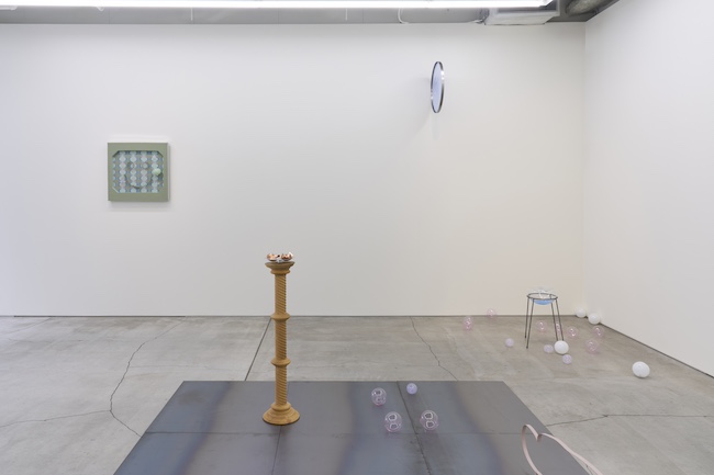 STEPH HUANG「WHEN AN ENCOUNTER TAKES PLACE」展示風景より。 Photo by Osamu Sakamoto. Courtesy of the artist and Perrotin.