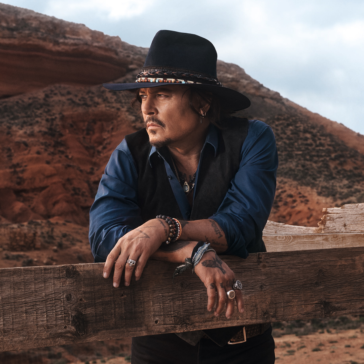 ジョニー・デップが荒野で魅せる野生のスピリット。「ディオール」の