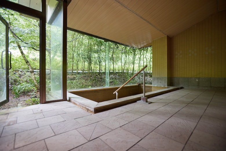 展示風景より。evala『void inflection #3』（2025年）　Photo：Tatsuki Nakata