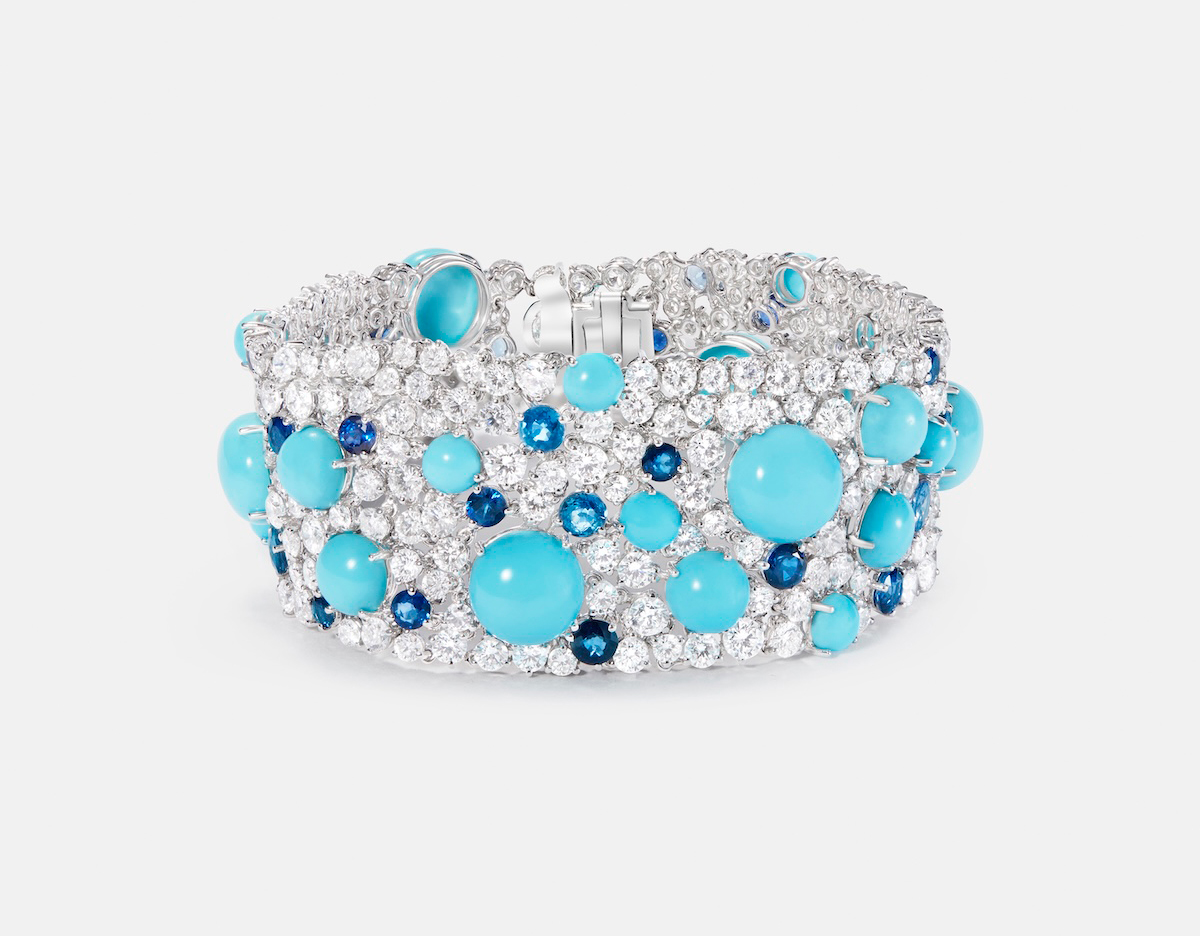 『Capréa』ブレスレット（ホワイトゴールド×26石のカボションカットのターコイズ合計33.60ct×30石のブリリアントのブルーサファイア合計7.76ct×225石のブリリアントカットのダイヤモンド合計19.28ct）¥23,980,000