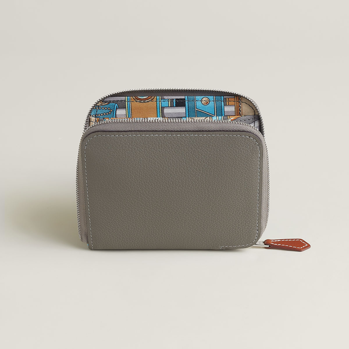 （W11.5×H9.5cm）￥196,900／Hermès（エルメスジャポン 03-3569-3300）©Hermès