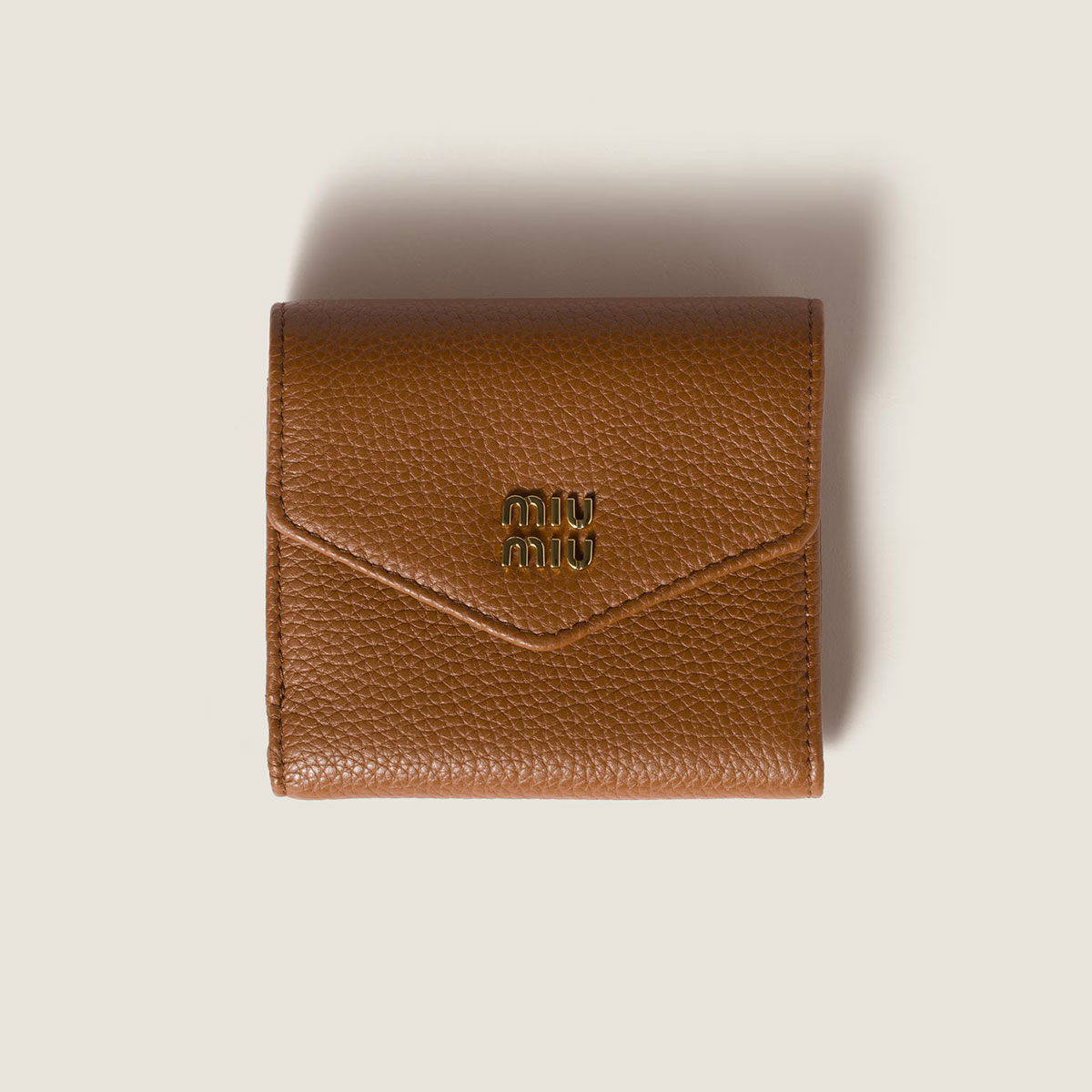 （W10×H8.5cm）￥74,800（予定価格）／Miu Miu（ミュウミュウ クライアントサービス 0120-451-993）