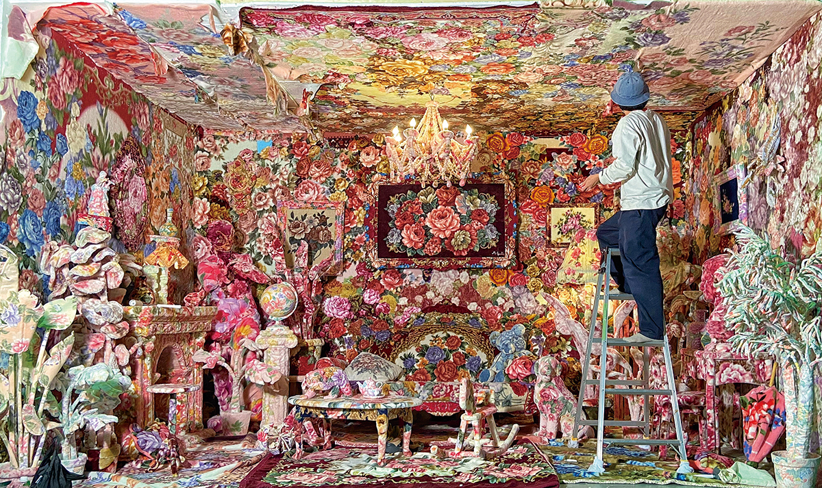 YUKIのミュージックビデオ『My Lovely Ghost』撮影セット制作中の一コマ(2021年)掲載協力 : Sony Music Labels Inc.