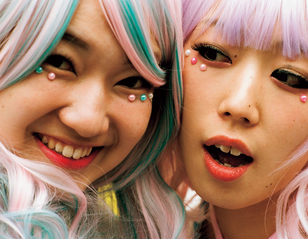 2014年、東京・渋谷でハロウィーンのためにばっちり盛った女性たち。©Aflo