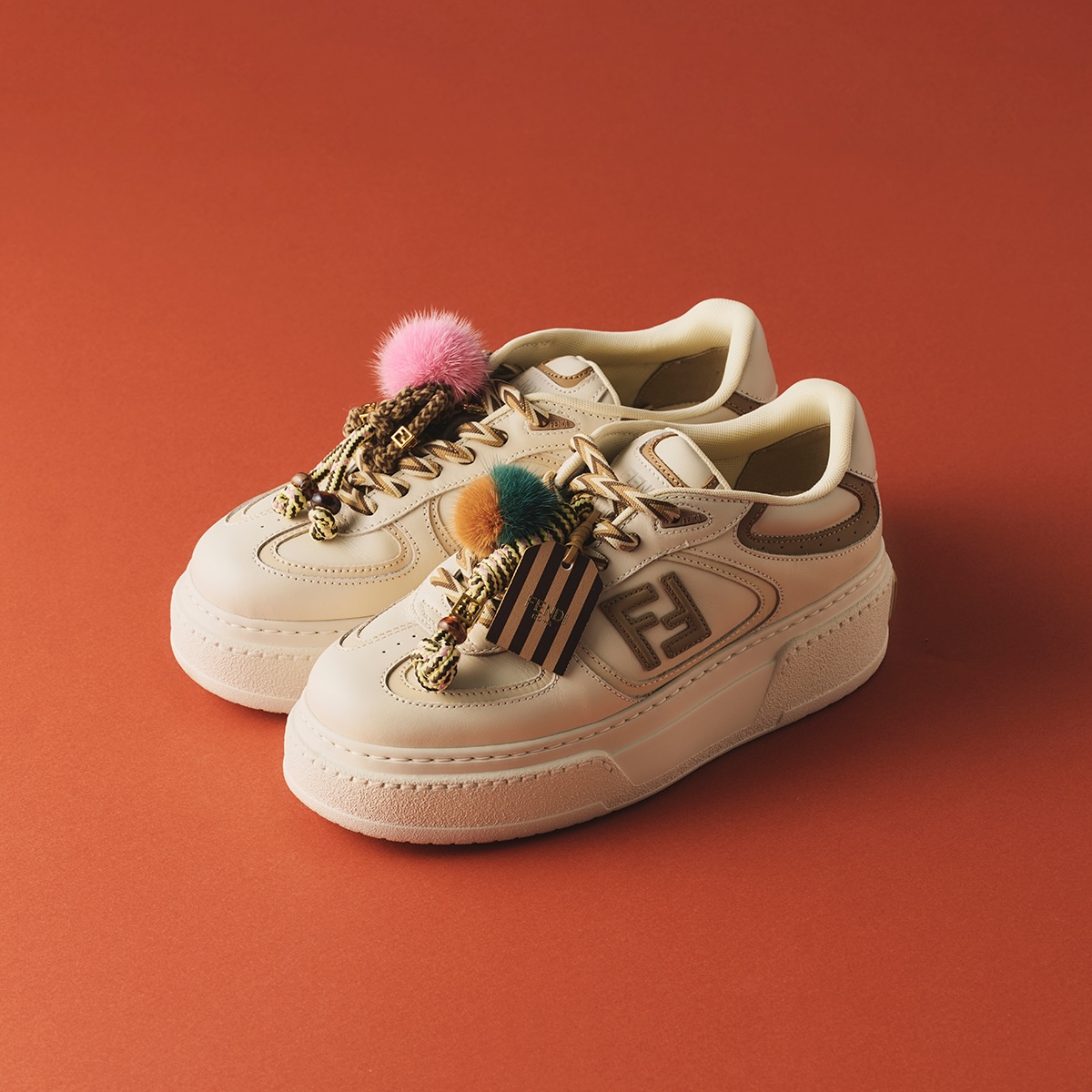 スニーカー￥207,900／Fendi（フェンディ ジャパン 0120-001-829）