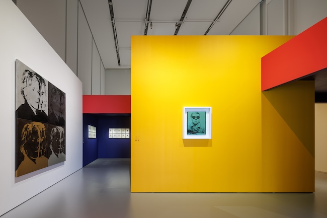 ANDY WARHOL – SERIAL PORTRAITSエスパス ルイ･ヴィトン東京での展示風景(2025年)Exhibition view at Espace Louis Vuitton Tokyo (2025)SELF-PORTRAIT [ セルフポートレート]1978年キャンバスにアクリル絵の具とシルクスクリーンインク /Acrylic paint and silkscreen ink on canvas203 x 203 cmSELF-PORTRAIT [ セルフポートレート]1963-64年キャンバスにアクリル絵の具とシルクスクリーンインク /Acrylic paint and silkscreen ink on canvas52.8 x 43.3 x 3.4 cm©The Andy Warhol Foundation for the Visual Arts Inc. /Licensed by Adagp Paris 2025Courtesy of the Fondation Louis Vuitton Paris Photocredits: Jérémie Souteyrat / Louis Vuitton