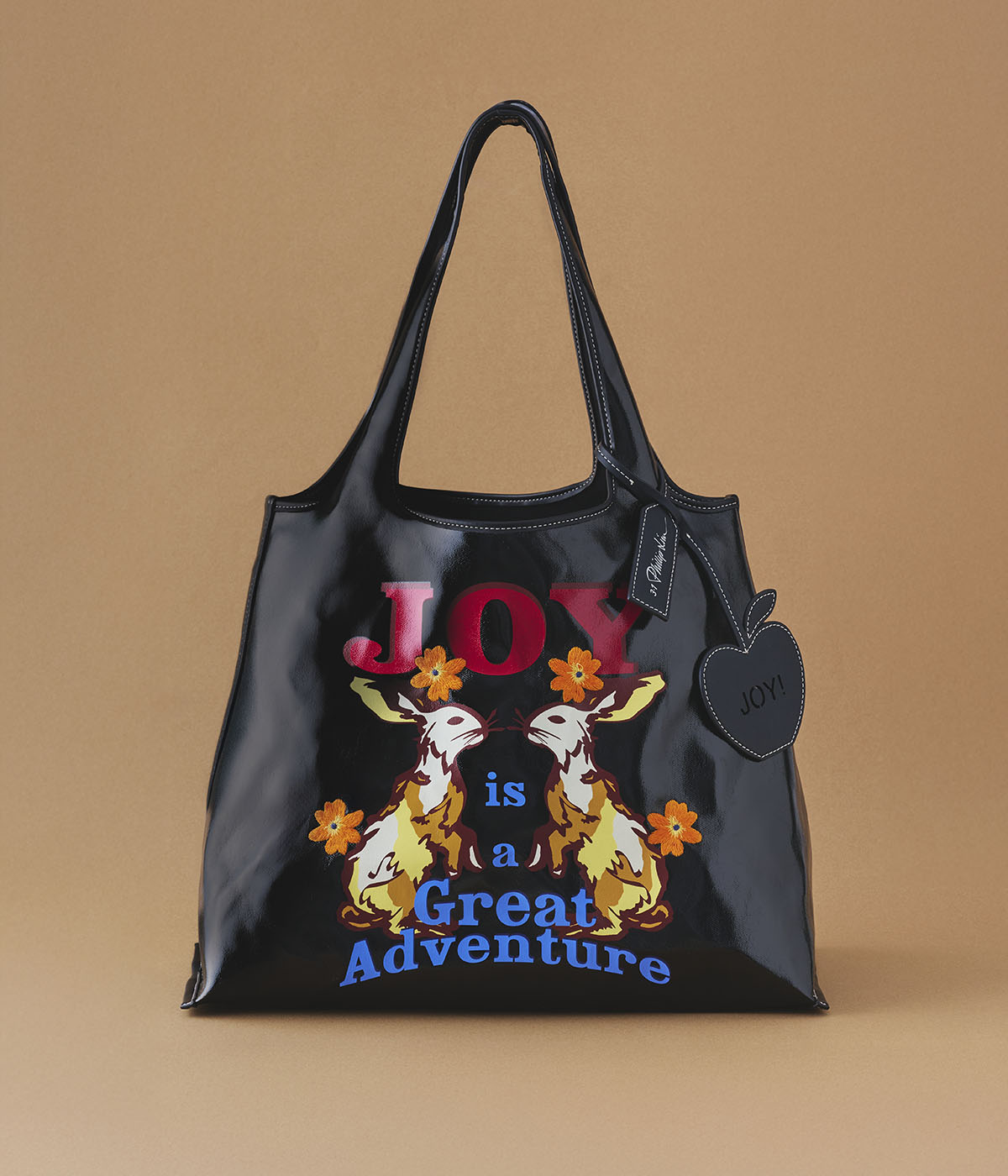 バッグ￥60,500（H33×W38×D21cm）／3.1 Phillip Lim（3.1 フィリップ リム ジャパン customercare@31philliplim.co.jp）