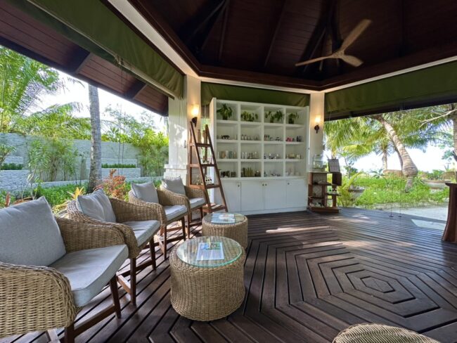  ELE | NA ELEMENTS OF NATURE は朝9時〜 夜9時まで毎日営業。