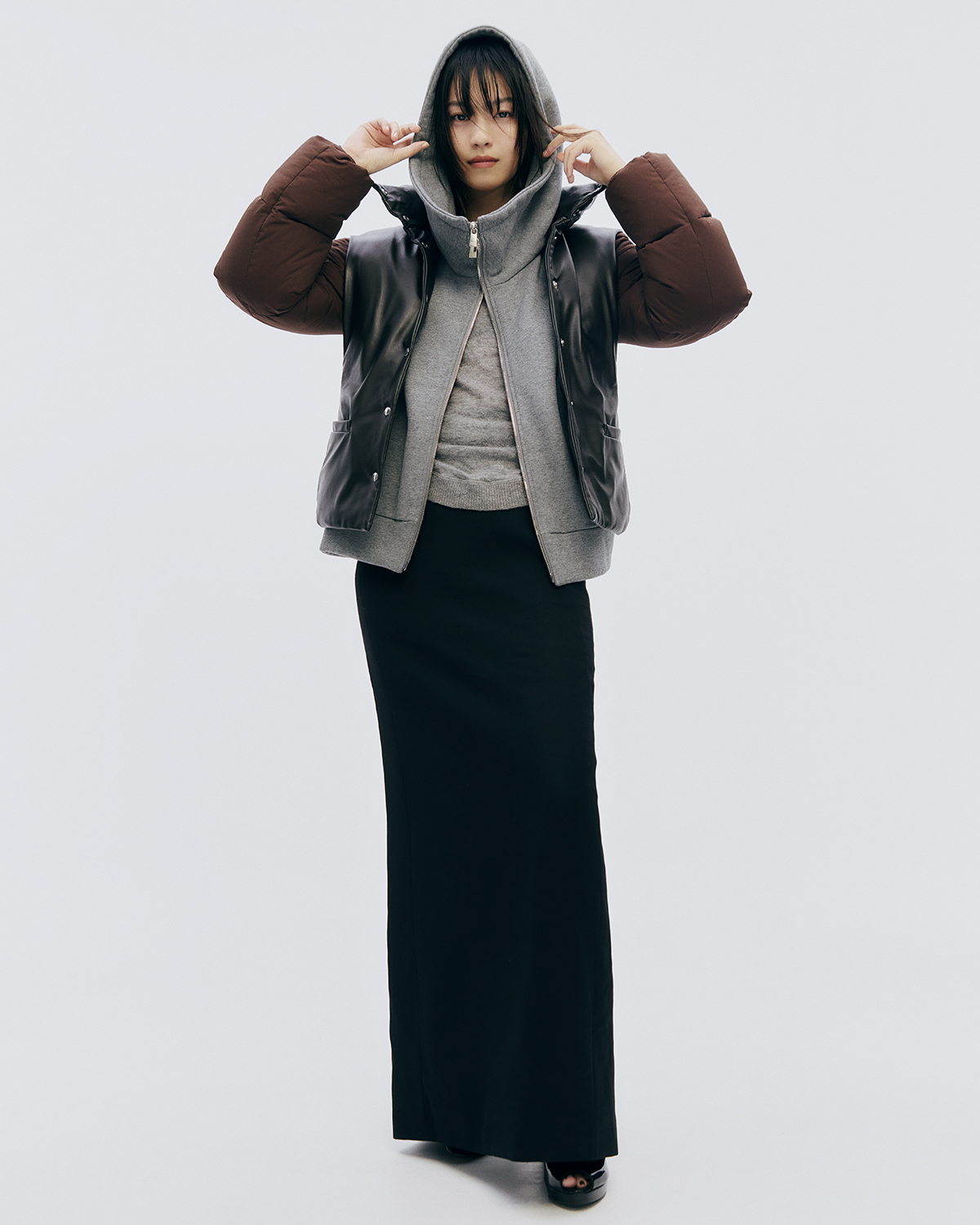 ジャケット¥159,500 フーディ¥46,200/ともにTatras(タトラス カスタマーセンター 03-6277-1766)その他/すべてスタイリスト私物