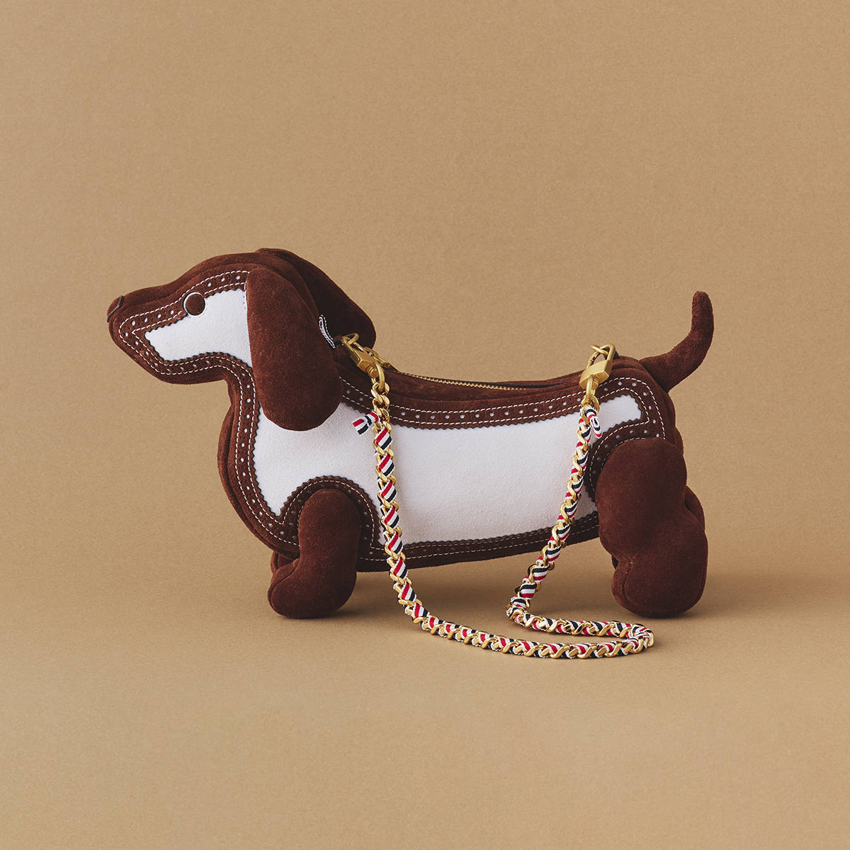 バッグ￥484,000 参考価格（H32×W13×D32cm）／THOM BROWNE（トム ブラウン 青山 03-5774-4668）