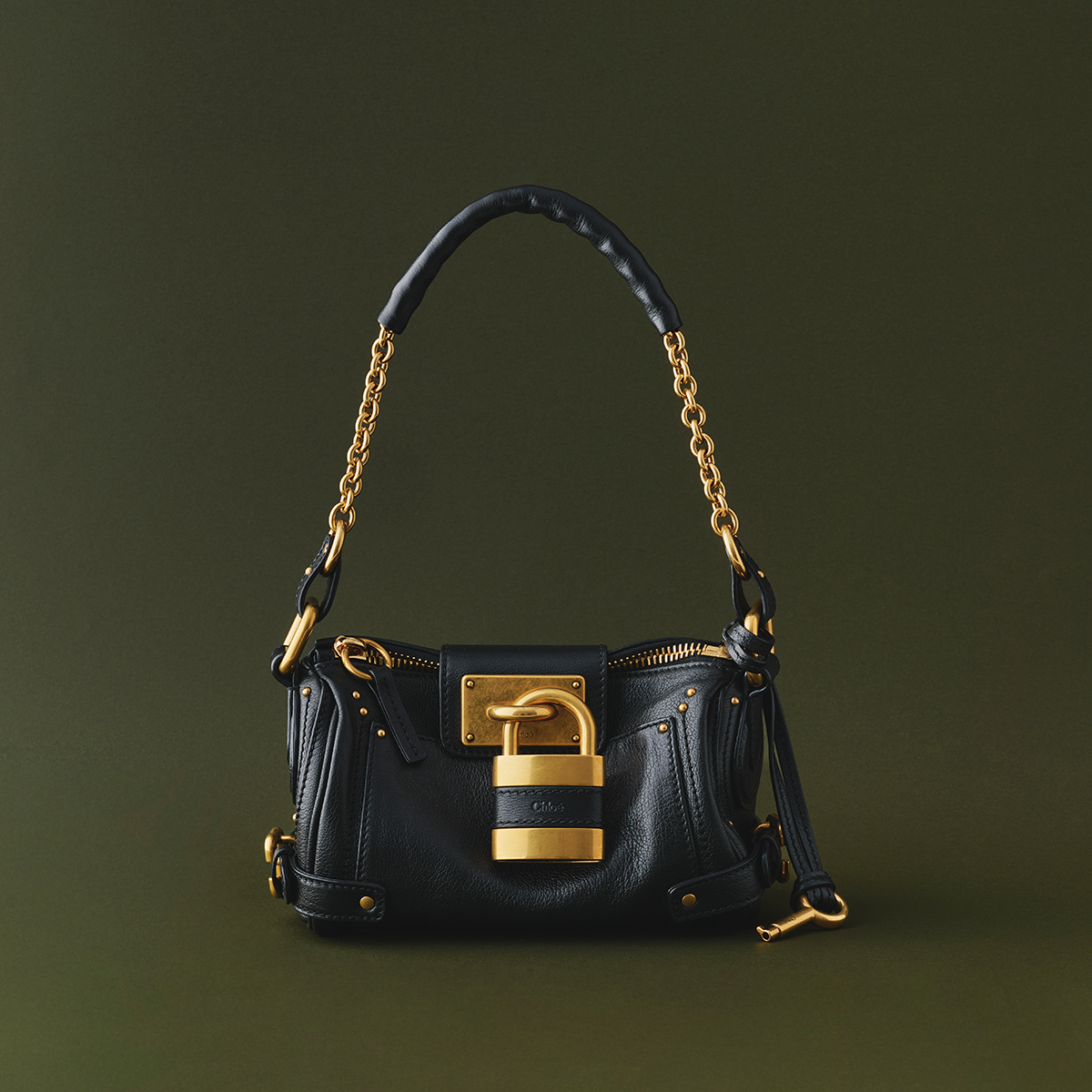 バッグ¥326,700(H13×W26×D14cm)/Chloé(クロエ カスタマーリレーションズ 03-4226-3883)