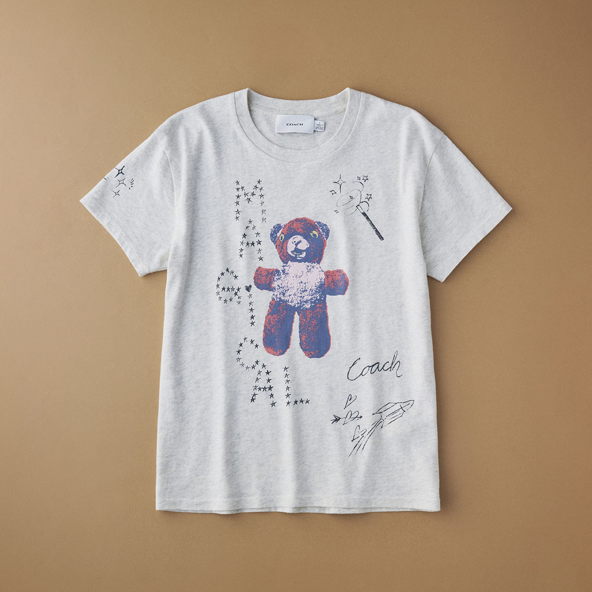 Tシャツ￥22,000／Coach（コーチ・カスタマーサービス・ジャパン 0120-556-750）