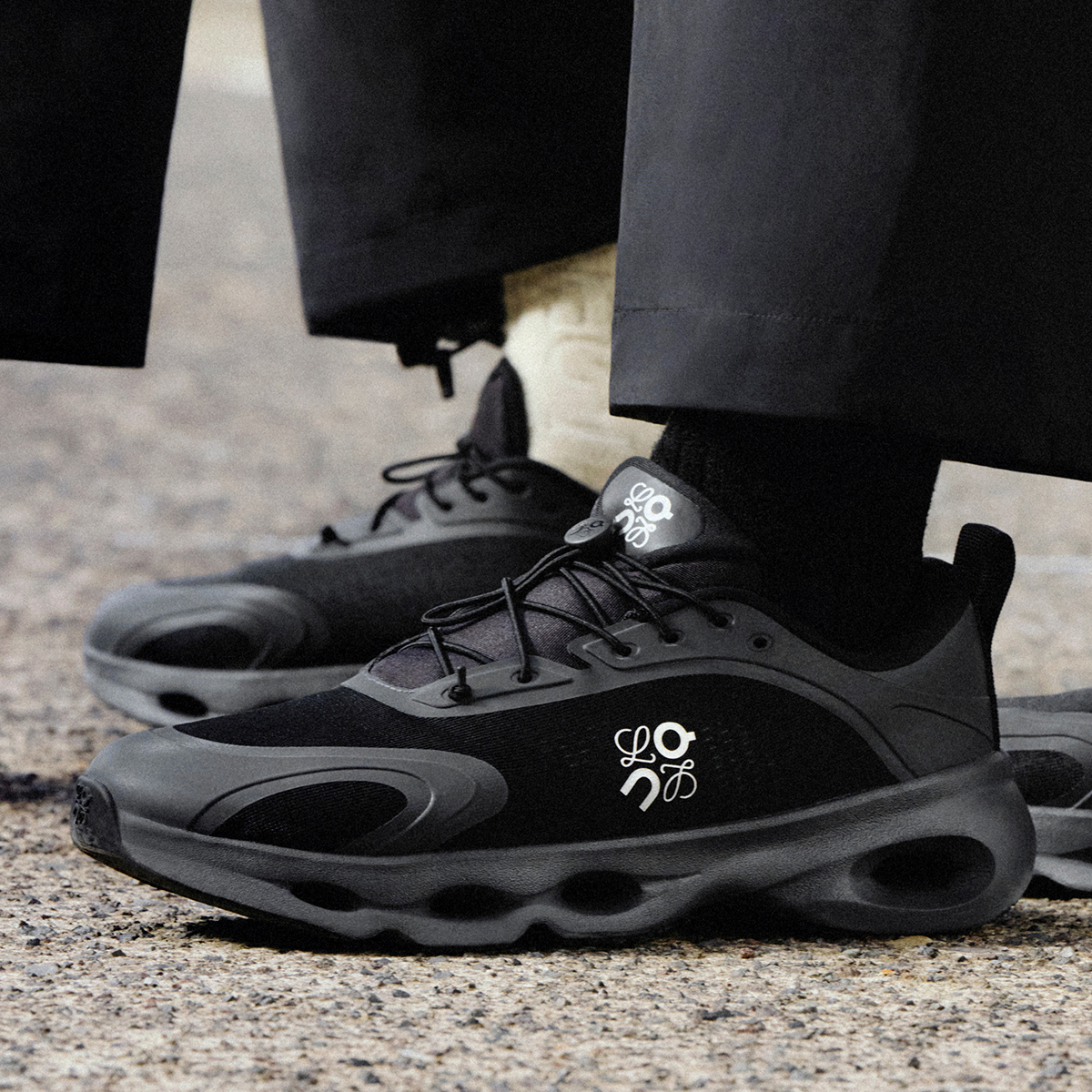 ロエベ × オンの新作「クラウドソロ」発売。初の共同デザインで生まれ